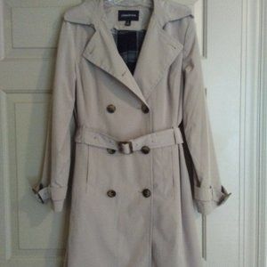 London Fog tan trench coat size Small
